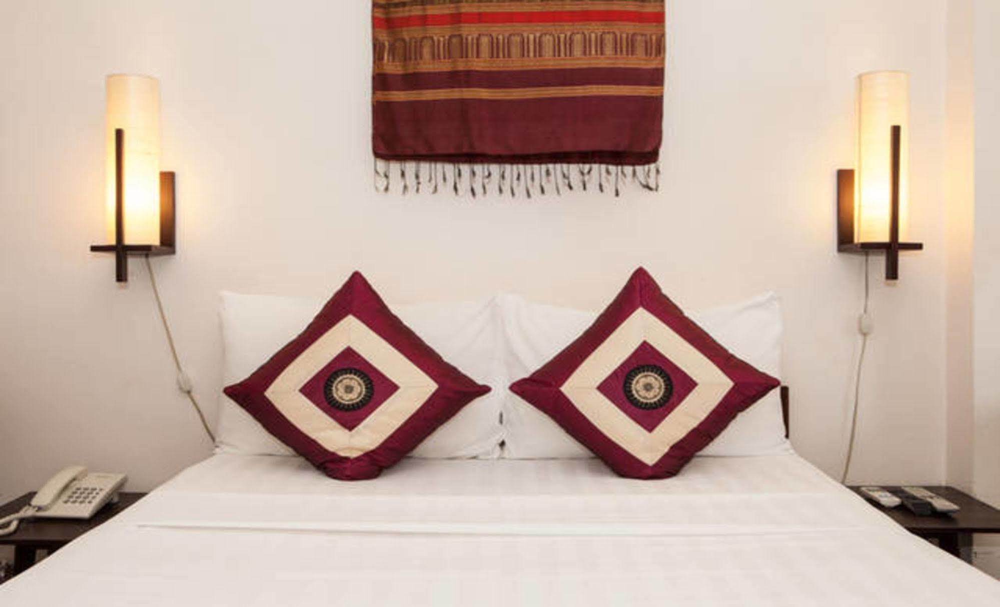 Anise Hotel And Restaurant Phnom Penh Exterior foto