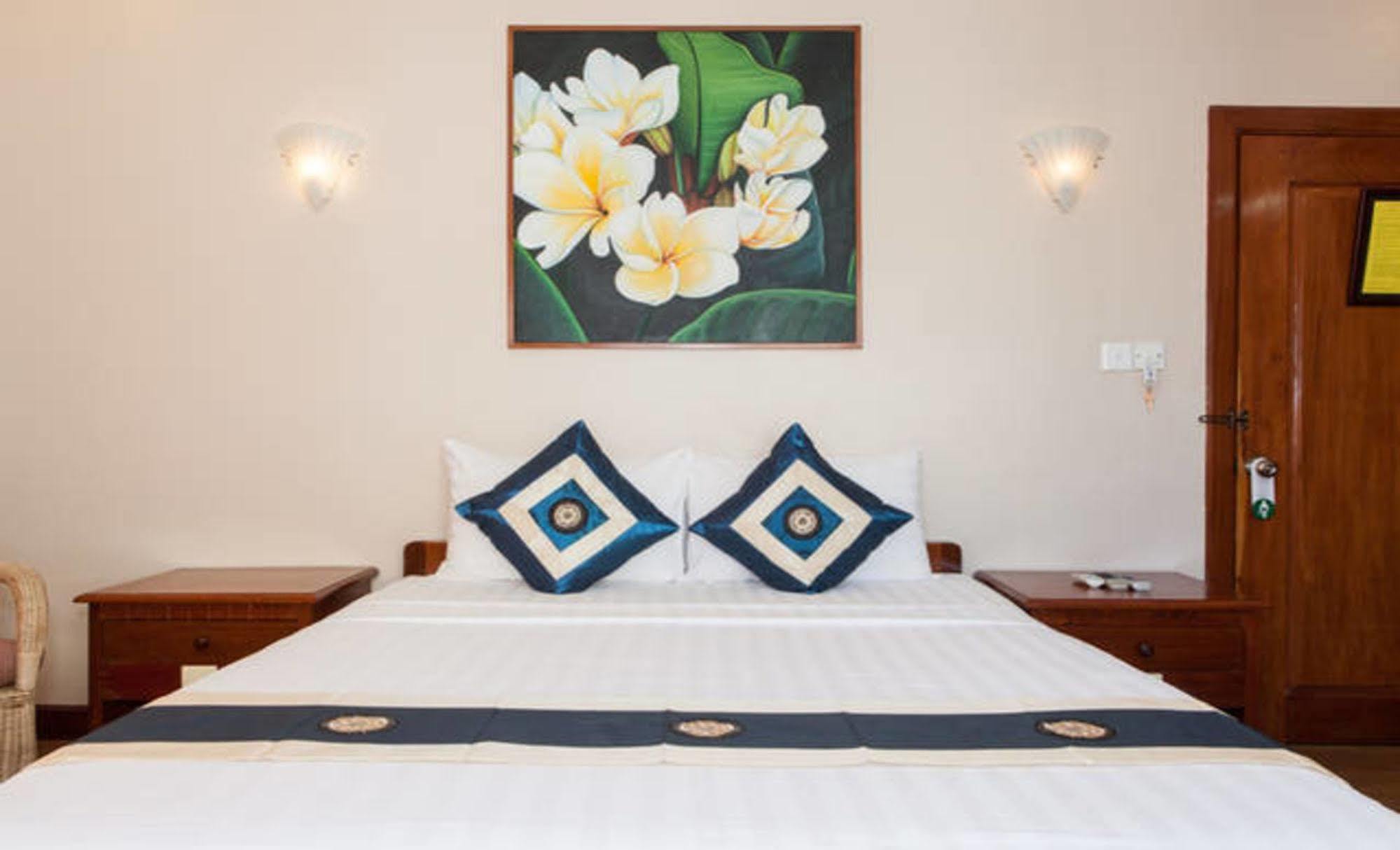 Anise Hotel And Restaurant Phnom Penh Exterior foto