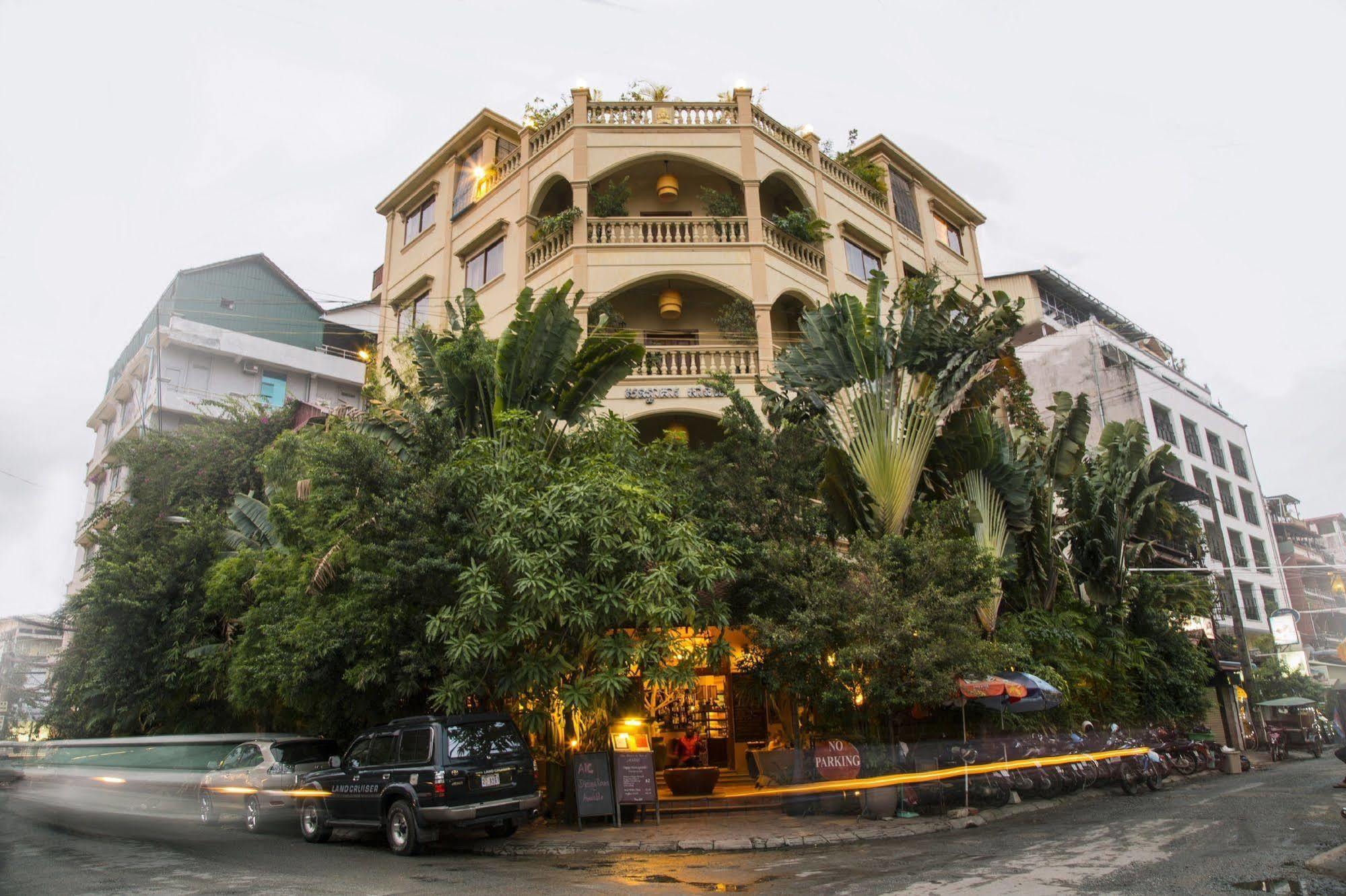 Anise Hotel And Restaurant Phnom Penh Exterior foto