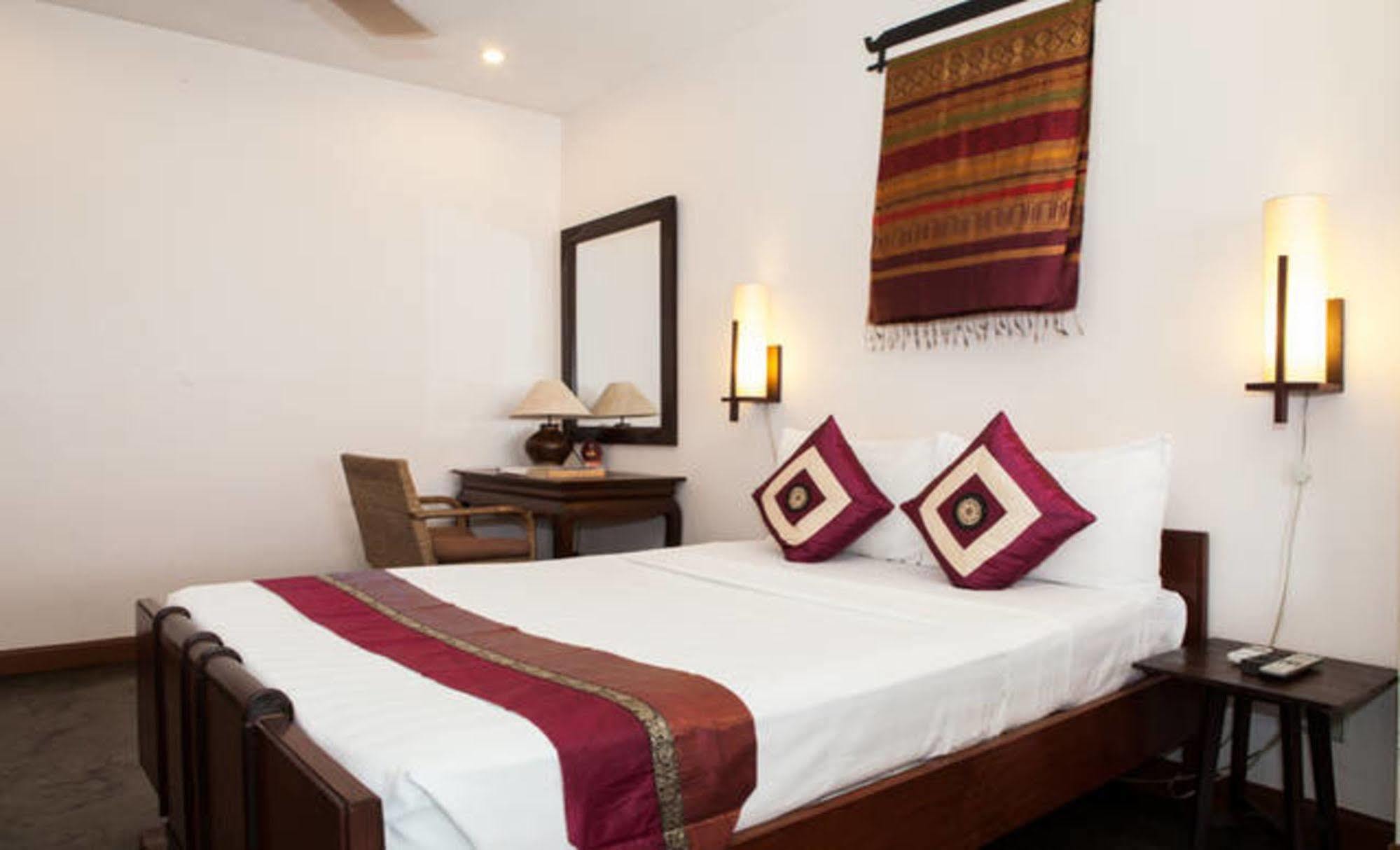Anise Hotel And Restaurant Phnom Penh Exterior foto