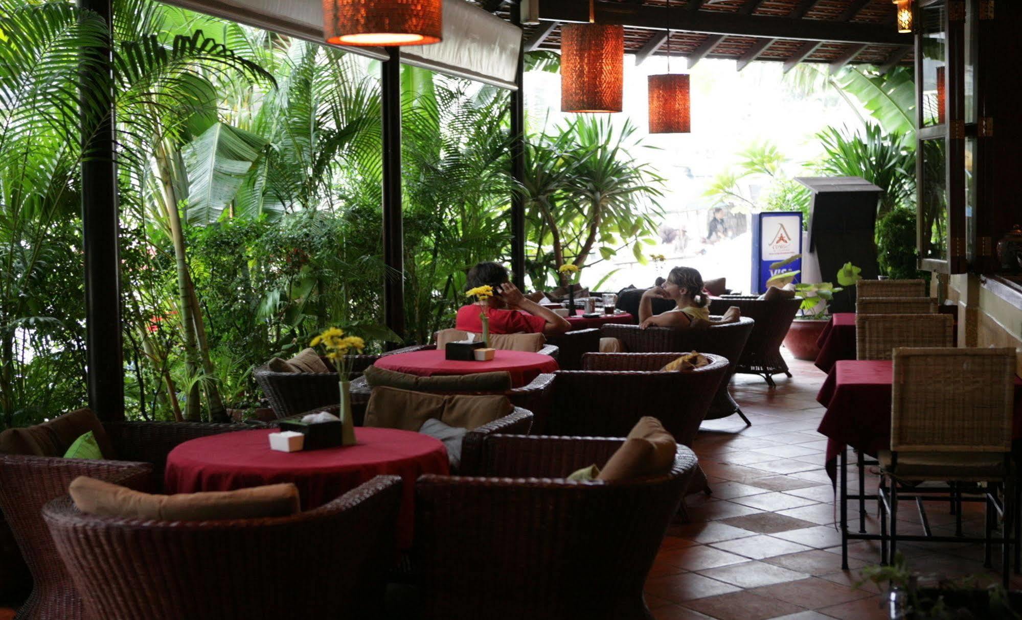 Anise Hotel And Restaurant Phnom Penh Exterior foto