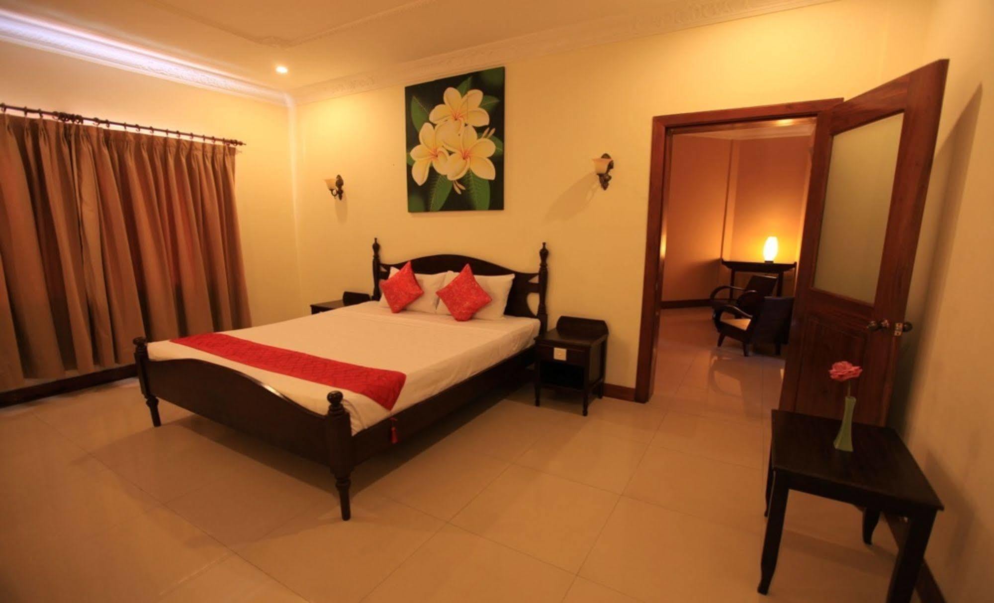 Anise Hotel And Restaurant Phnom Penh Exterior foto